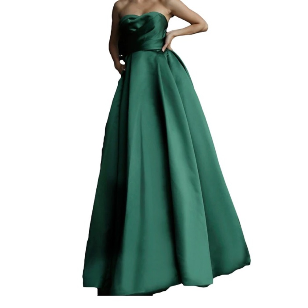 Jovani Emerald Green Ballgown Strapless .